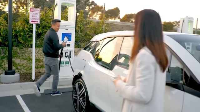 VW ID.4 - 1 Year Review: Pros & Cons смотреть онлайн