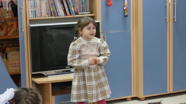 Воспитанники центра "Семья" читают стихи корреспондентам sutynews. Балаково.14.09.2016 смотреть онлайн