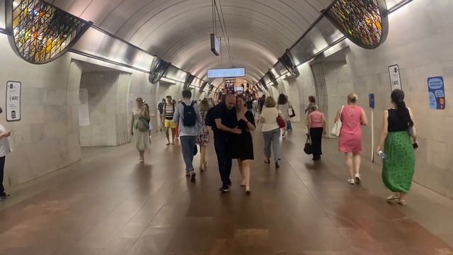 Как Москва живет под санкциями. Прилетела из Лос Анджелеса и немного в шоке. смотреть онлайн