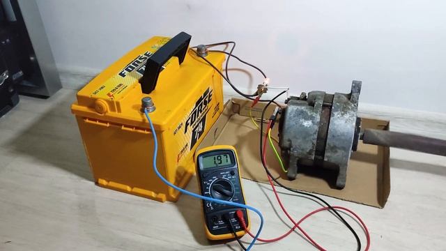 Как сделать генератор с 12 на 220 вольт своими руками? Возбуждение через БАТАРЕЙКУ, ЛАМПОЧКУ. ТЕСТ смотреть онлайн