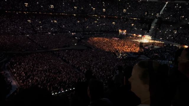 Coldplay - Sparks - LIVE in Amsterdam ArenA 2023 4K смотреть онлайн