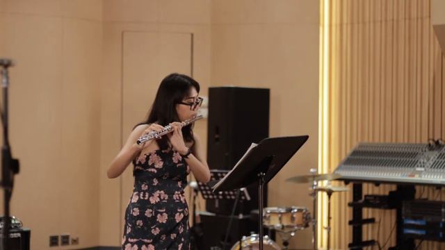 2.Gorge Phillipp Telemann : Suite in A Minor for Flute and Piano, II.Les Plaisirs by Wichita Jandan смотреть онлайн