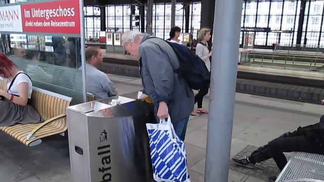 эскалатор в Берлине смотреть онлайн