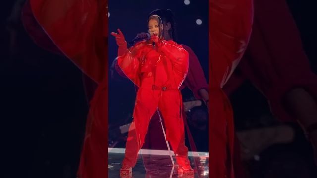 Рианна и её невероятные наряды #rihanna смотреть онлайн