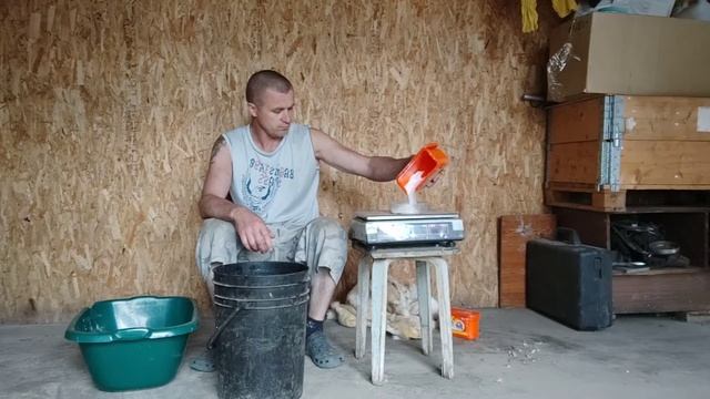 Третий этап выделки шкур - обезжиривание. смотреть онлайн