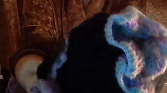 вариант украшения вязанной шапочки ,а к ней и шарфик!! смотреть онлайн