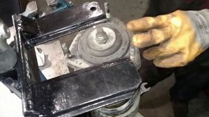 Не выбрасывайте старый домкрат! Самодельный пружинный сьёмник для стоек, из домкрата.