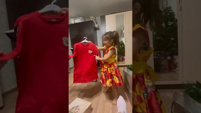 Распаковка подарков на Новый год от дедушки и бабушки!!! смотреть онлайн