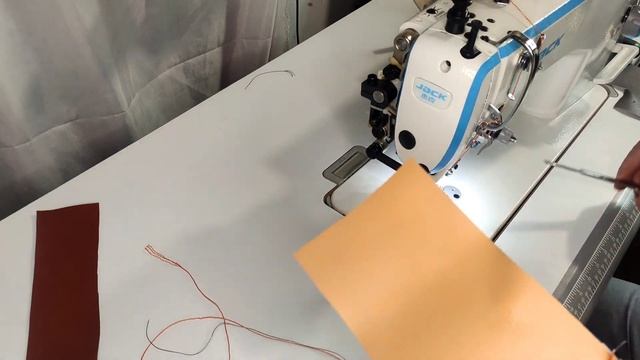 Расстрочной шов. Шов для искусственной кожи и др. материалов которые нельзя утюжить.