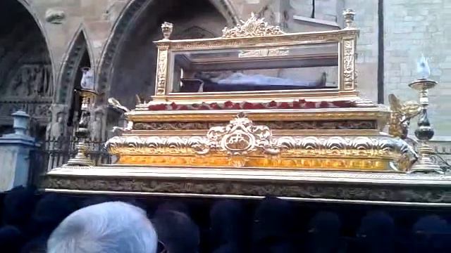 Trono y Urna Santo Sepulcro, León смотреть онлайн