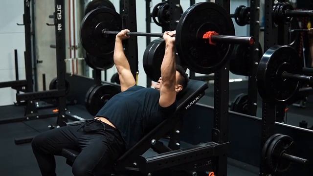 жим лежа штанги на верх груди смотреть онлайн