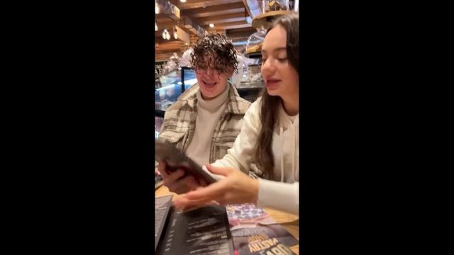 первая поездка с друзьями заграницу ✨✈️?? смотреть онлайн