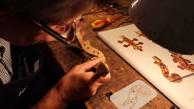 Work with me on my decorated Stradivari Hellier violin - Part 1 🎻 смотреть онлайн