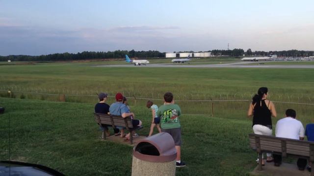 A Day at Charlotte Duglas International airport ; Panthers Plane! смотреть онлайн