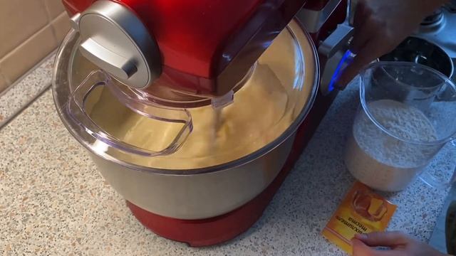 Делаем тесто для блинов! Обзор планетарного миксера Kitfort KT-1348-1 смотреть онлайн