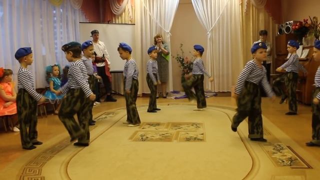 ВДВ. Классный танец ВДВ в детском саду.!! смотреть онлайн