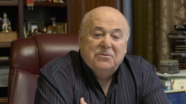 Александр Калягин поздравляет всех женщин с наступающим 8 марта! смотреть онлайн