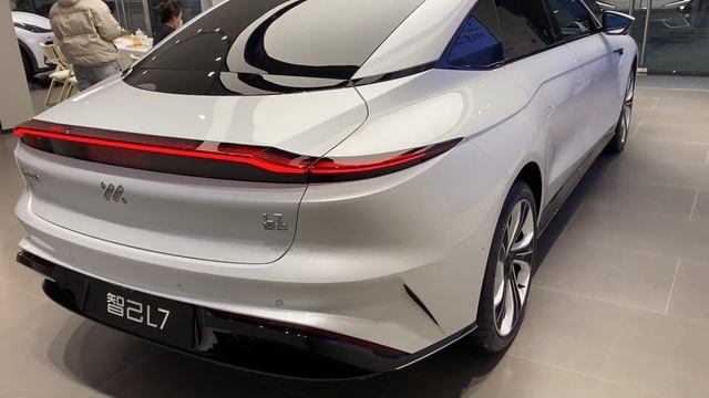 ALL NEW 2022 SAIC Zhiji L7 EV - Exterior And Interior