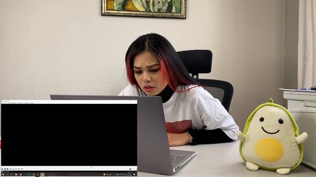 Люди реагируют на то, как "Люди умирают внутри"... смотреть онлайн