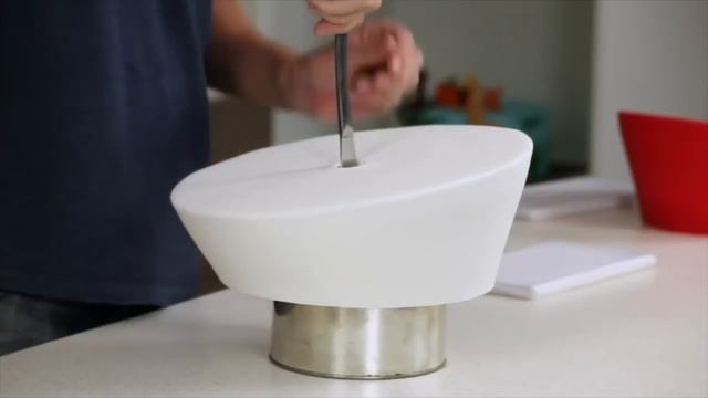How does it stay up? Amazing Topsy Turvy Cake Timelapse смотреть онлайн