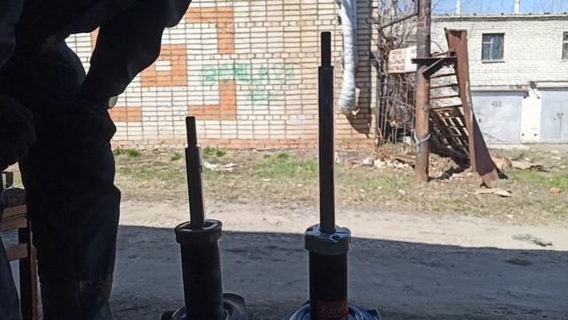 разница амортизаторов новых и 100к пробега Nissan Note E12