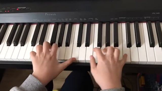Semen, 11 yo, (особенный ребенок). Короткие арпеджио в До мажоре в 2 октавы смотреть онлайн