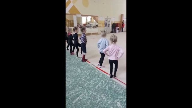 Уроки художественной гимнастики. Начальная подготовка. Люблю возиться с малышами!#Rhythmicgymn# смотреть онлайн