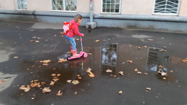 ❒ Прыгаем по лужам как Свинка Пеппа вместе с Нюшей Балуемся Катаемся Падаем Jump in the puddles смотреть онлайн