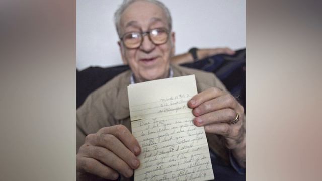 Он нашел письмо спустя много лет после того, как оно было написано и адресовано ему смотреть онлайн