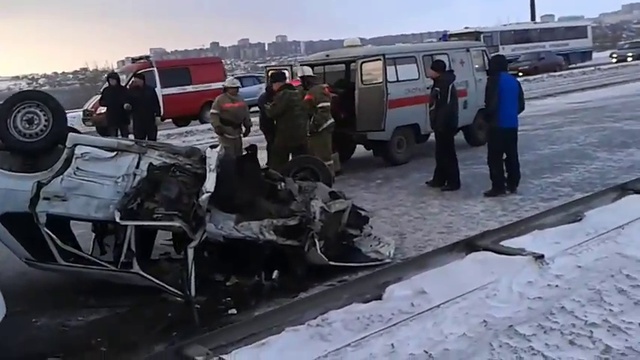 Жуткое ДТП на Казачьей переправе (Магнитогорск) смотреть онлайн