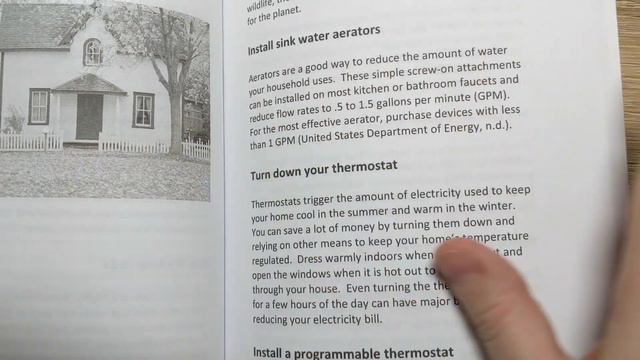 📚 136 Frugal Ways to Save the Planet: Book Flip Through смотреть онлайн