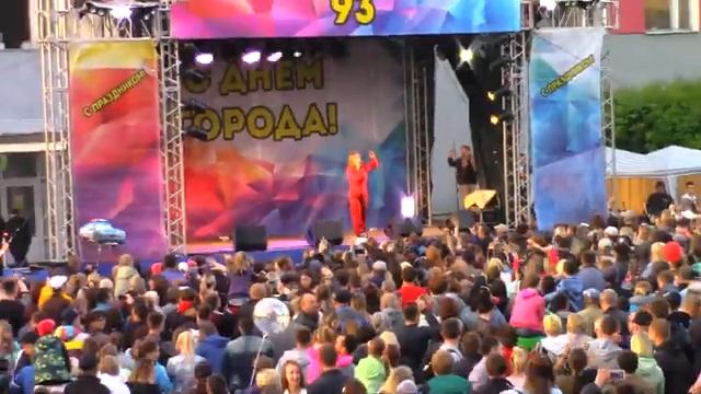 Кизелу 93 На сцене Оксана Почепа (Акула) смотреть онлайн