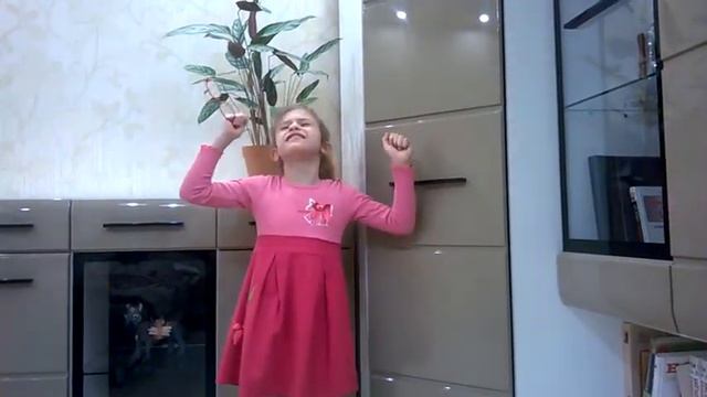 Страна читающая — Вера Лопатко читает произведение «Мартышка и очки» И. А. Крылова смотреть онлайн