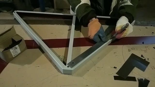 Жестяные работы. Каркас кровли кирпичного забора. Процесс изготовления. #водосток #кровля смотреть онлайн