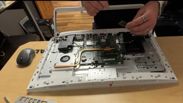 Dell Inspiron 5400 AIO RAM Upgrade! Make your Dell faster! смотреть онлайн