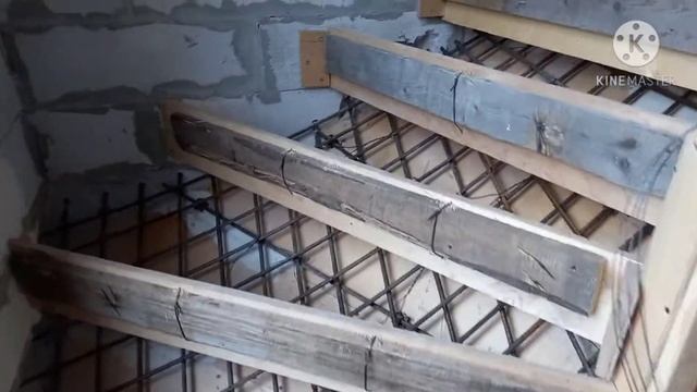 Бетонная лестница с закруглённой пригласительной ступенью. смотреть онлайн