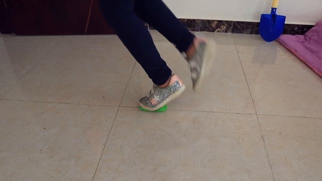 शफ़ा ने पड़ोसी को दोस्त बनाने की कोशिश की। смотреть онлайн