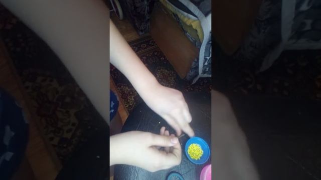 как сделать колечко из бисера ДНК. смотреть онлайн