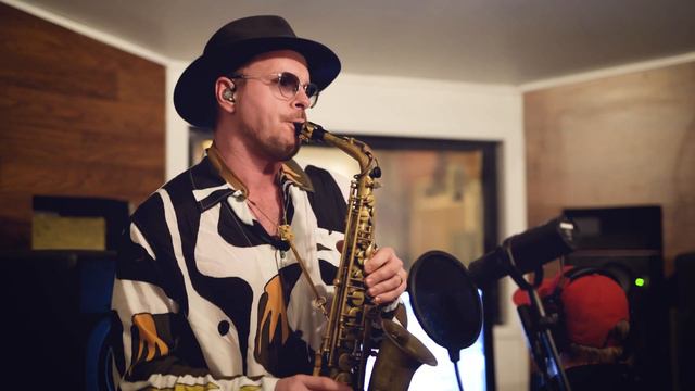 Tones And I - Dance Monkey (Sax On The Beat Remix) смотреть онлайн