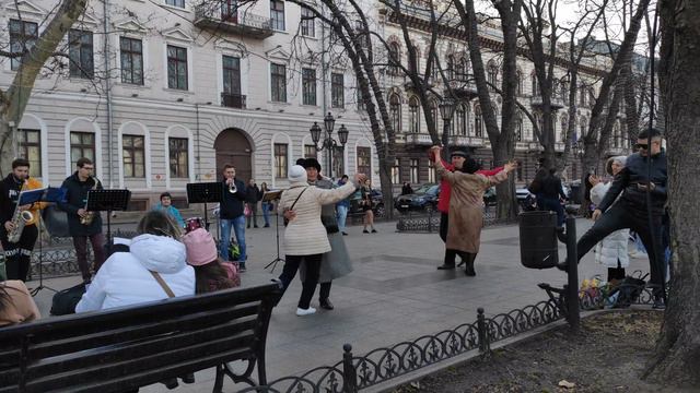 7 марта 2020 г. Уличные музыканты в Одессе смотреть онлайн