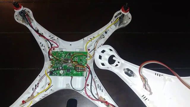 Opening the Syma x8 pro GPS. Lets see what's inside? смотреть онлайн