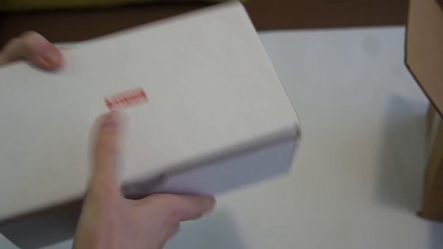 Кирпич SUPREME против ОБЫЧНОГО кирпича смотреть онлайн