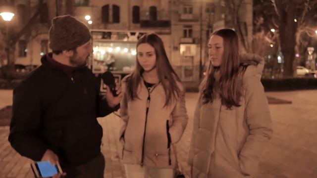 Чем меньше девушку мы любим,тем больше нравимся...Это так?? смотреть онлайн