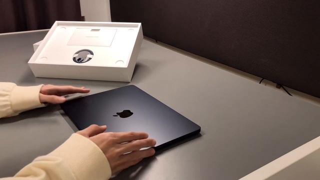 MacBook Air M2, AirPods 3rd Gen Unboxing смотреть онлайн