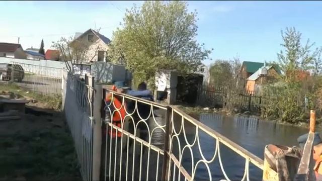 Работа МЧС в зоне подтопления дач Новосибирска и области смотреть онлайн