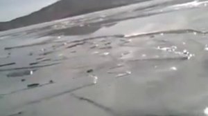 Авто уходит под лед  Видео с регистратора тонущей машины на Байкале