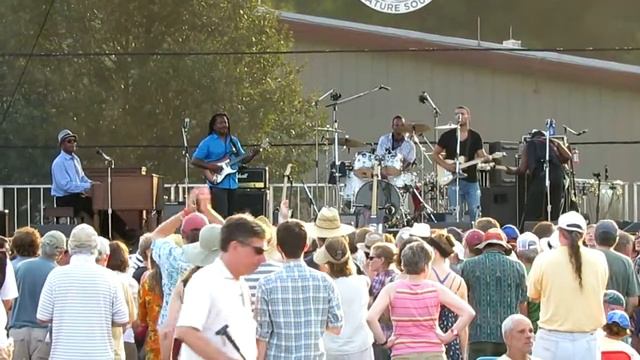 Booker T. Jones, "Time is Tight" (Live), Green River Festival, July 11, 2015 смотреть онлайн