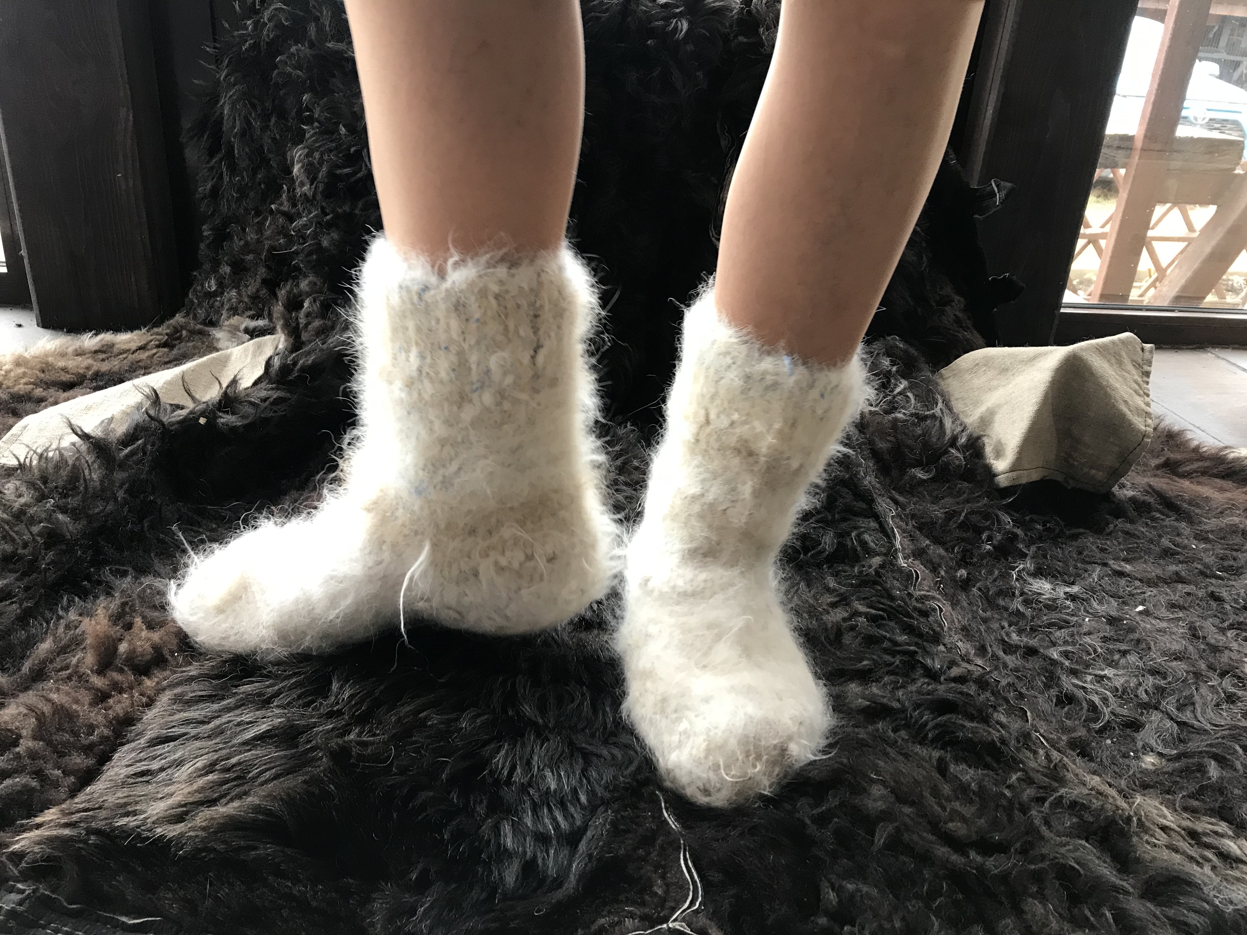 Вяжу носки из собачьей шерсти.Изделия не обладают парниковым эффектом. 100% шерсть собаки смотреть онлайн