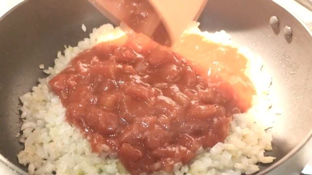 ФРИКАДЕЛЬКИ в томатном соусе. ОЧЕНЬ ВКУСНЫЕ ФРИКАДЕЛЬКИ смотреть онлайн