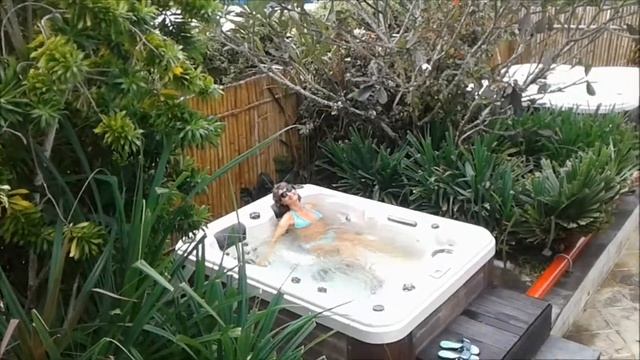 Бали, Нуса Дуа. Джакузи у бассейна. Отель Swiss-Belhotel Segara 4*. смотреть онлайн